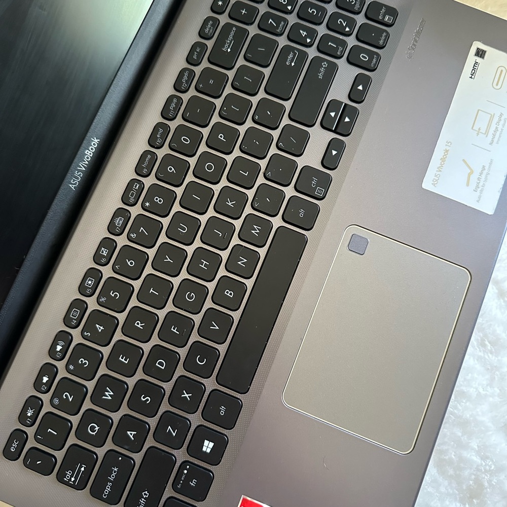 ASUS VivoBook 15 Thin & Light Laptop, 15.6” FHD Display, AMD Quad Core R7